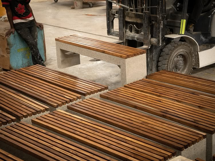 Bancos U GOLA con tope de madera teca